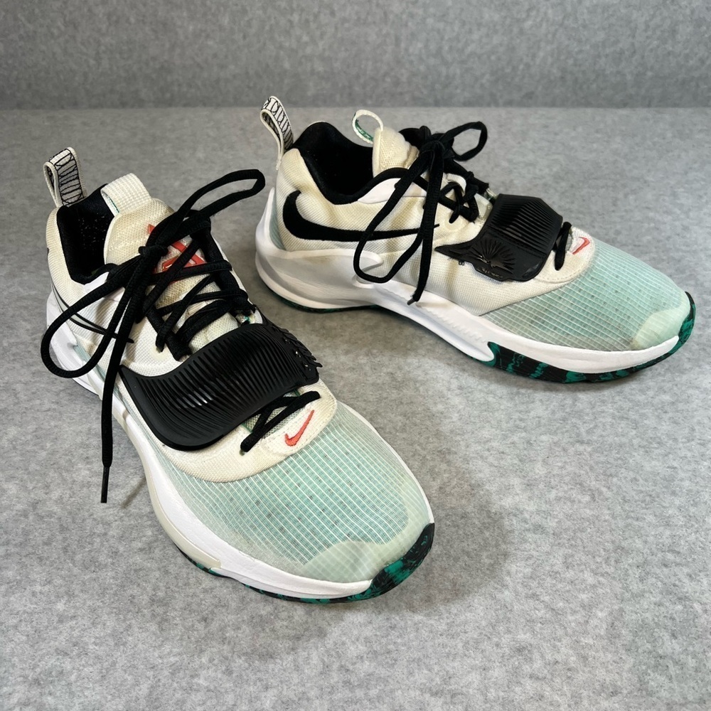 Nike Zoom Freak 3 Womens 10 Court Shoes